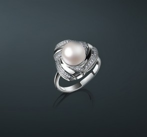 Серебряное кольцо с жемчугом фианиты к-5034: белый пресноводный жемчуг, серебро 925°