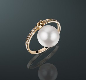 Кольцо с жемчугом бриллианты кп-18жб: белый пресноводный жемчуг, золото 585°