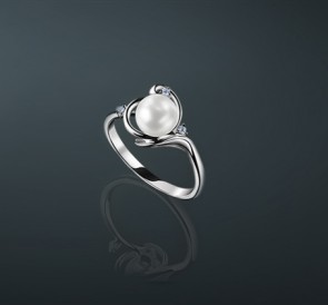 Серебряное кольцо с жемчугом цирконы к-630545: белый пресноводный жемчуг, серебро 925° Серебряное кольцо с жемчугом цирконы к-630545: белый пресноводный жемчуг, серебро 925°