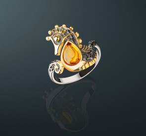 Кольцо с янтарем янтарь к-71131099: золотистый жемчуг, серебро 925°
