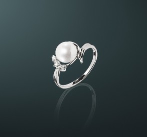 Серебряное кольцо с жемчугом к-300128: белый пресноводный жемчуг, серебро 925° Серебряное кольцо с жемчугом к-300128: белый пресноводный жемчуг, серебро 925°
