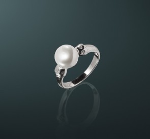 Серебряное кольцо с жемчугом к-560293: белый пресноводный жемчуг, серебро 925° Серебряное кольцо с жемчугом к-560293: белый пресноводный жемчуг, серебро 925°