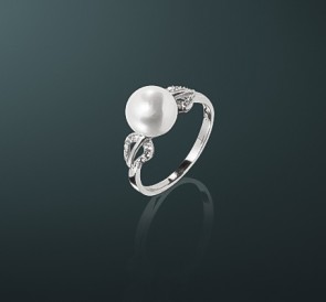 Серебряное кольцо с жемчугом к-560579: белый пресноводный жемчуг, серебро 925° Серебряное кольцо с жемчугом к-560579: белый пресноводный жемчуг, серебро 925°