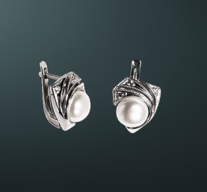 Серебряные серьги с жемчугом с-220482: белый пресноводный жемчуг, серебро 925° Серебряные серьги с жемчугом с-220482: белый пресноводный жемчуг, серебро 925°